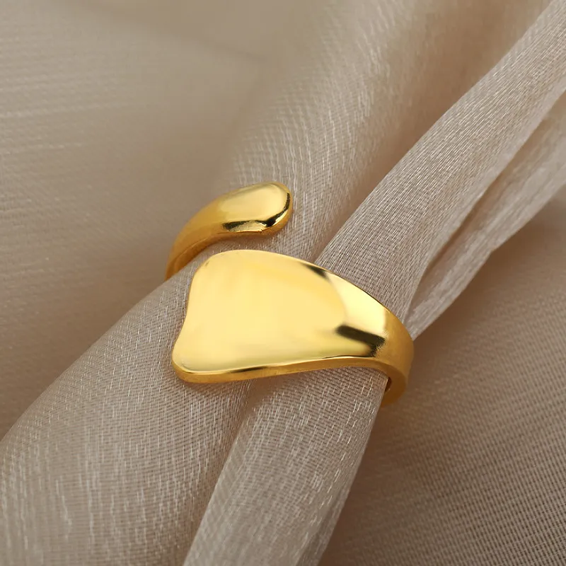 Anillo Dhaka Dorado (Ajustable)